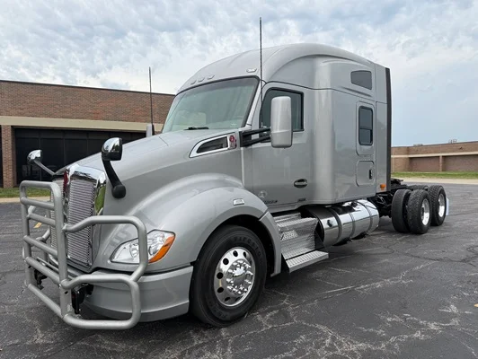 2018 Kenworth T680 in Kansas City, MO — photo 7