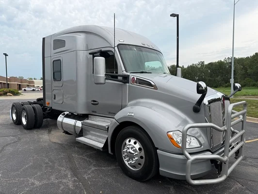 2018 Kenworth T680 in Kansas City, MO