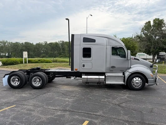 2018 Kenworth T680 in Kansas City, MO — photo 2