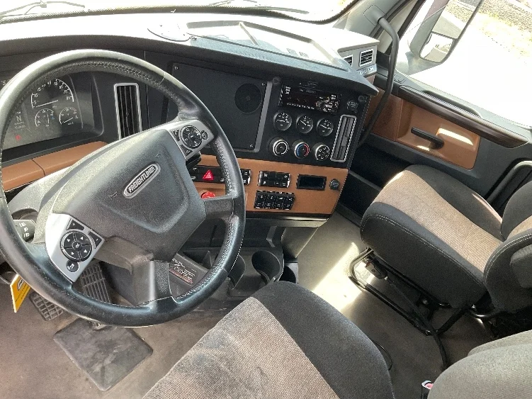 2022 Freightliner Cascadia in Pasco, WA — photo 10