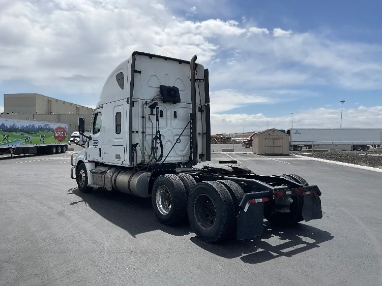 2022 Freightliner Cascadia in Pasco, WA — photo 5