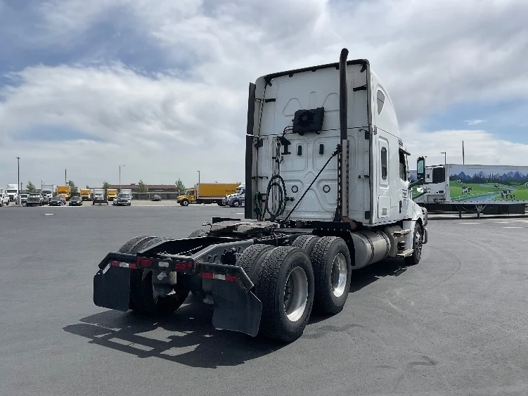 2022 Freightliner Cascadia in Pasco, WA — photo 7