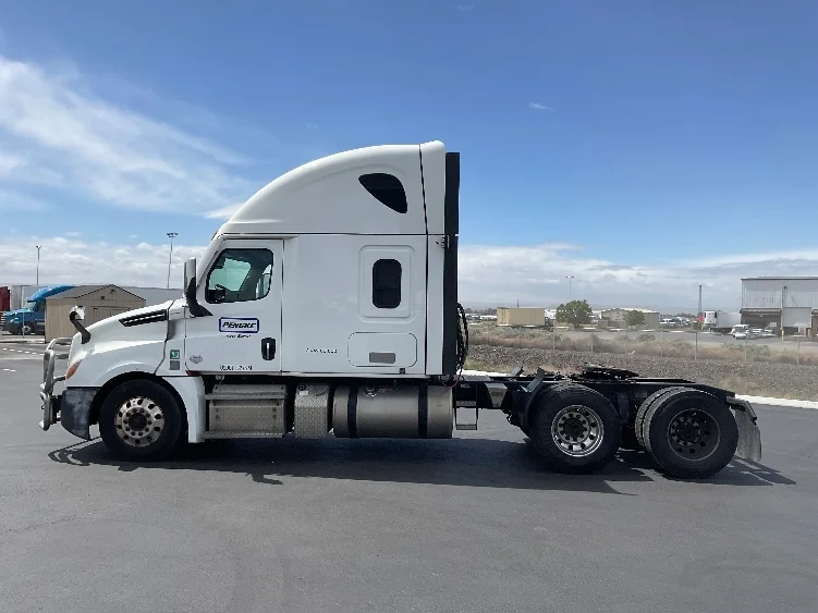 2022 Freightliner Cascadia in Pasco, WA — photo 4
