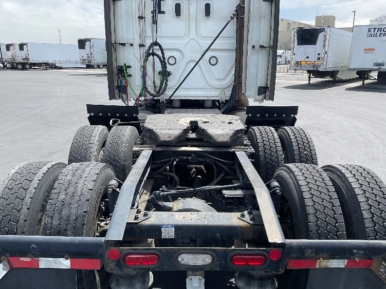 2022 Freightliner Cascadia in Pasco, WA — photo 6