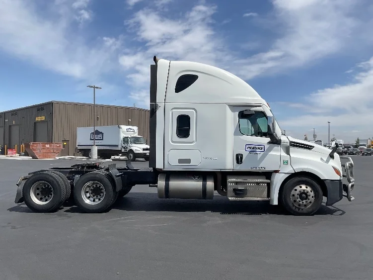 2022 Freightliner Cascadia in Pasco, WA — photo 8