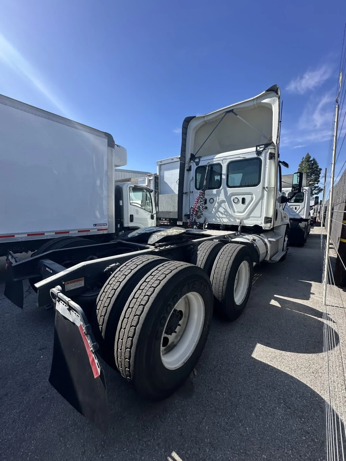 2019 Freightliner Cascadia - image 4