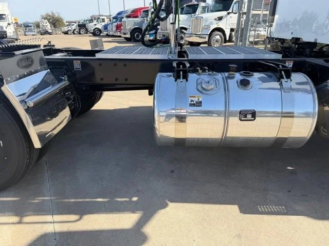 2027 Peterbilt 567 - image 22