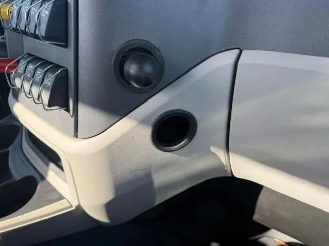 2027 Peterbilt 567 - image 34