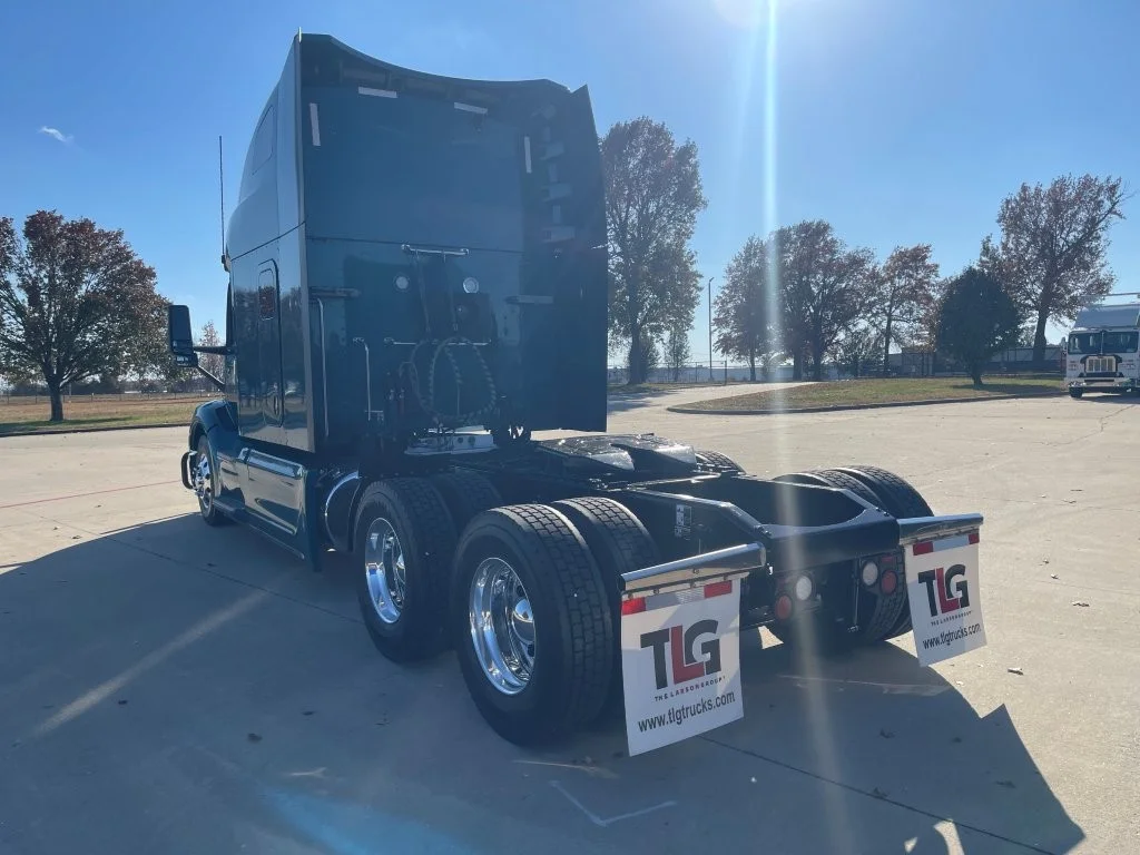 2023 Peterbilt 579 - image 3