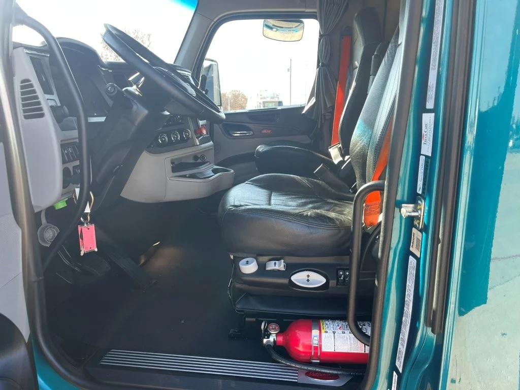 2023 Peterbilt 579 - image 12