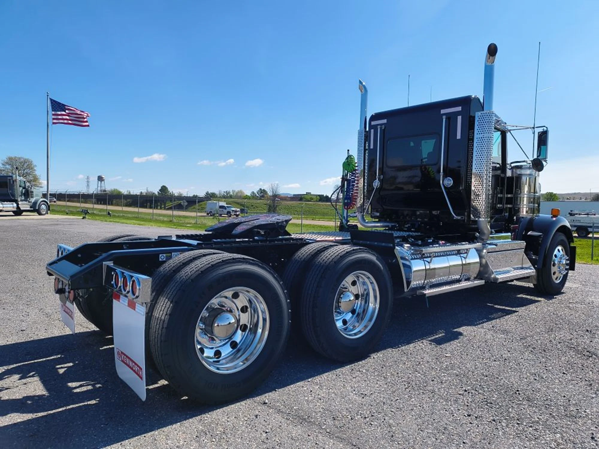 2027 Kenworth W900 - image 3