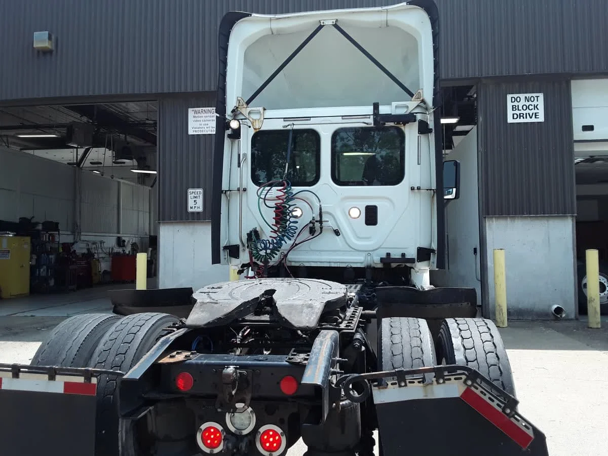 2017 Freightliner Cascadia - image 5