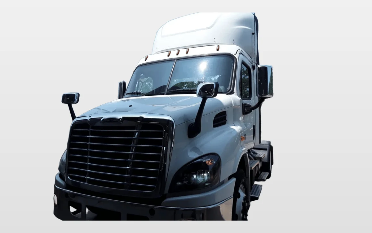 2017 Freightliner Cascadia - image 1