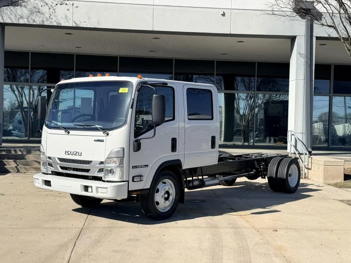 2027 Isuzu NPR - image 3