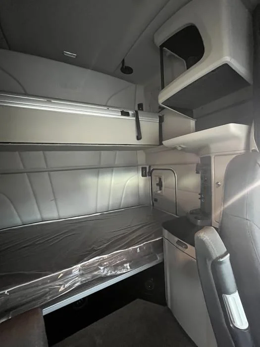 2022 Peterbilt 579 - image 16