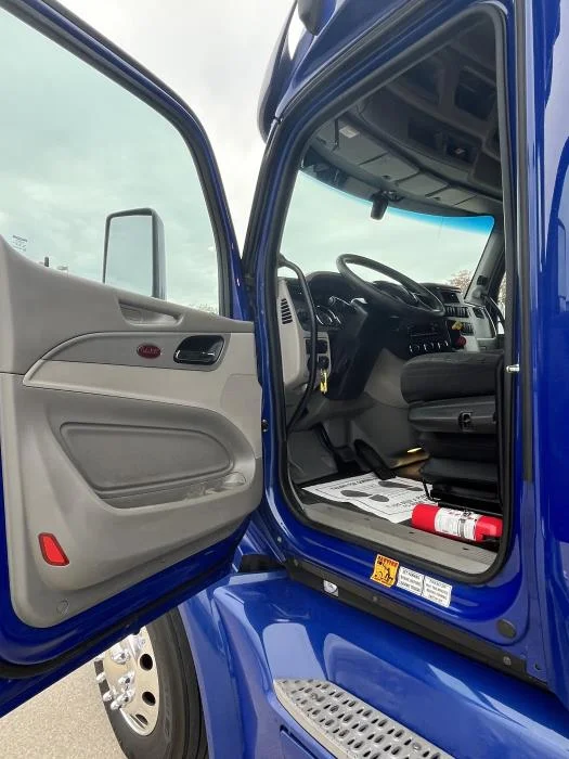 2022 Peterbilt 579 - image 13