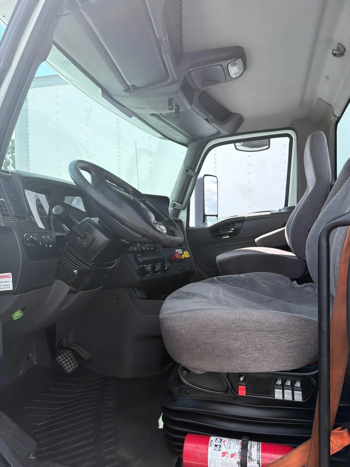 2019 International LT in Pomona, CA — photo 7