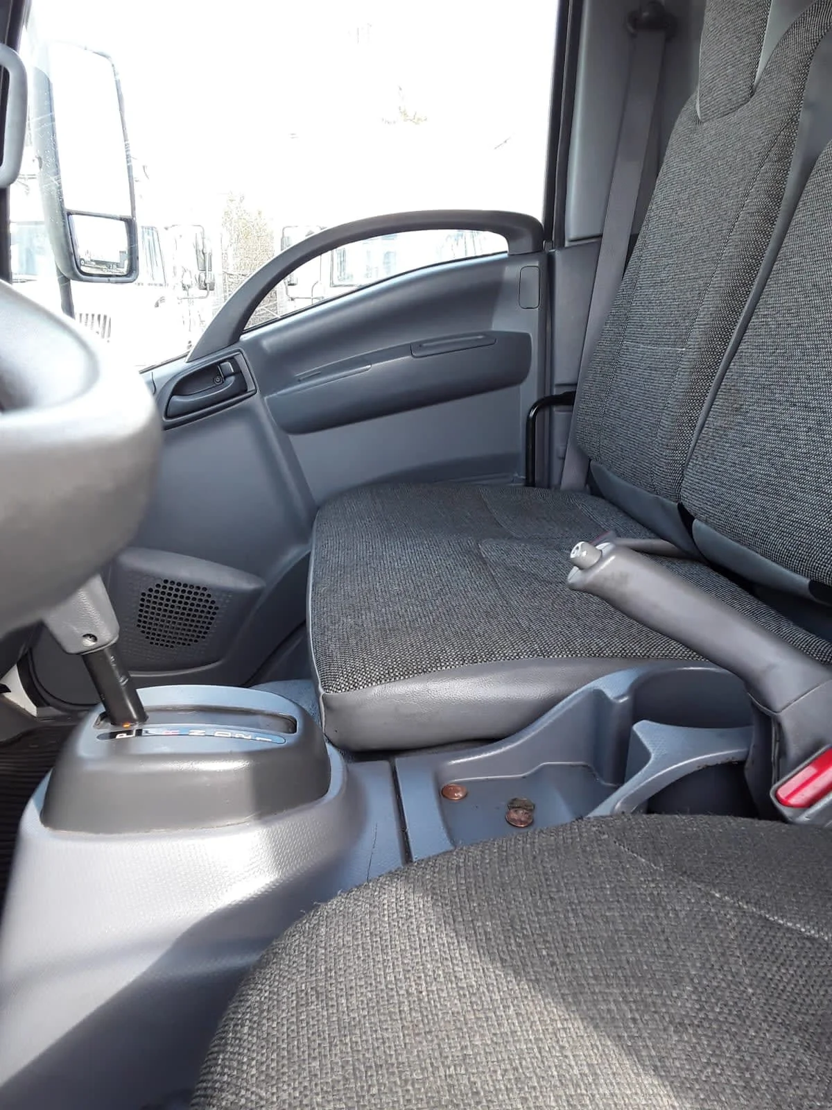 2018 Isuzu NRR - image 7