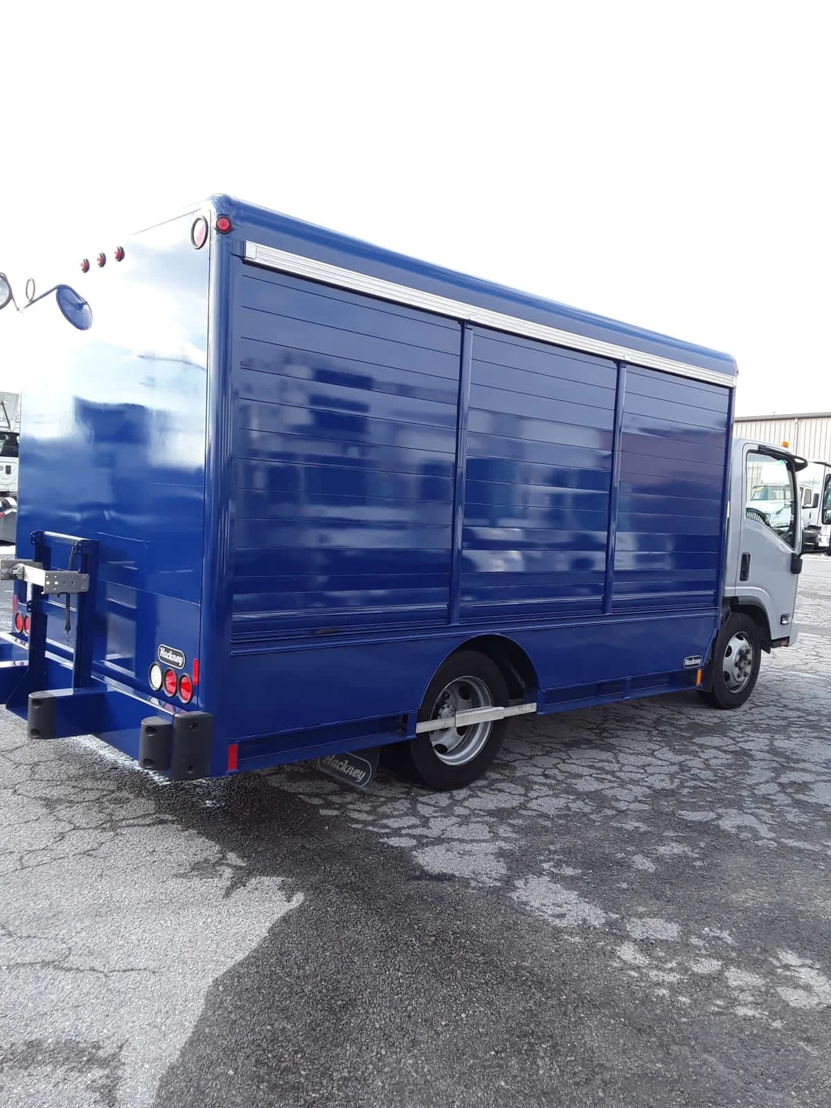 2018 Isuzu NRR in La Vergne, TN — photo 4