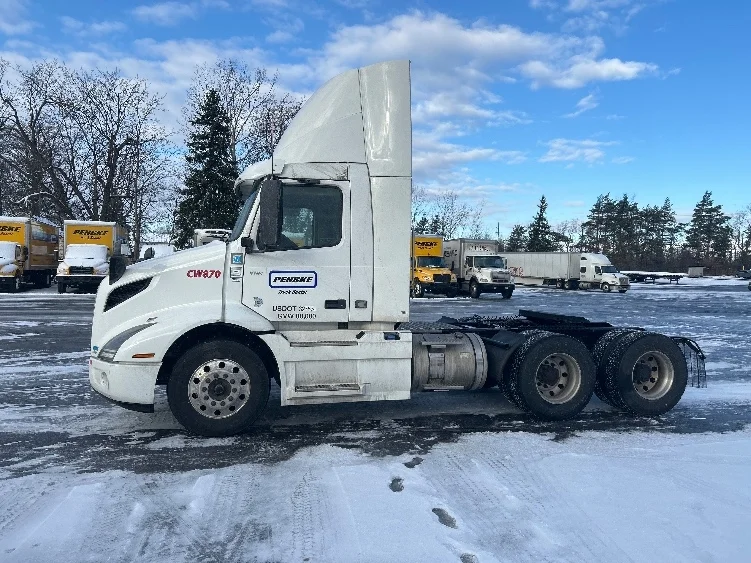2020 Volvo VNR 640 in Buffalo, NY — photo 4
