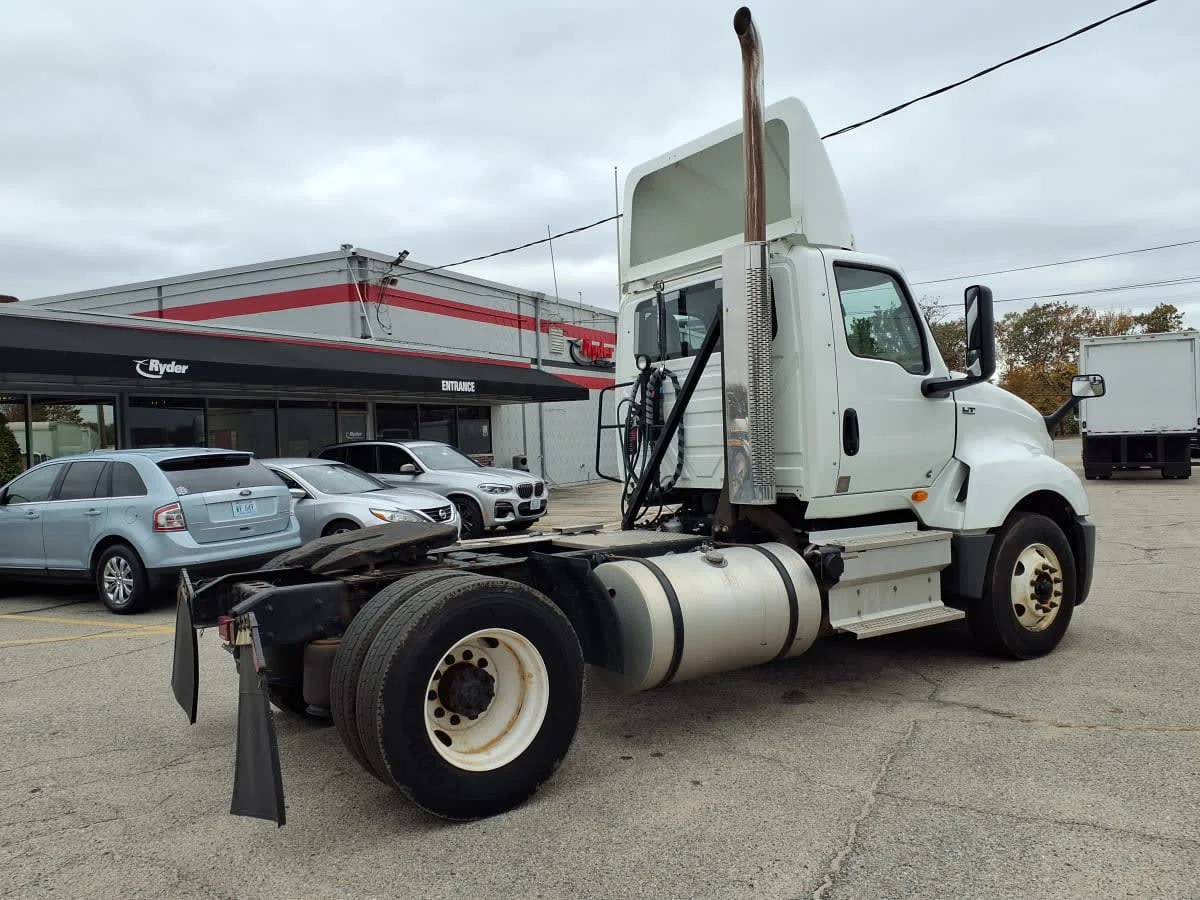 2021 International LT in Warwick, RI — photo 4