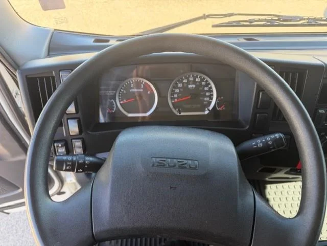 2023 Isuzu NRR - image 10