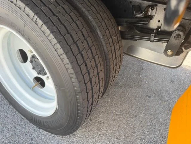 2023 Isuzu NRR - image 14