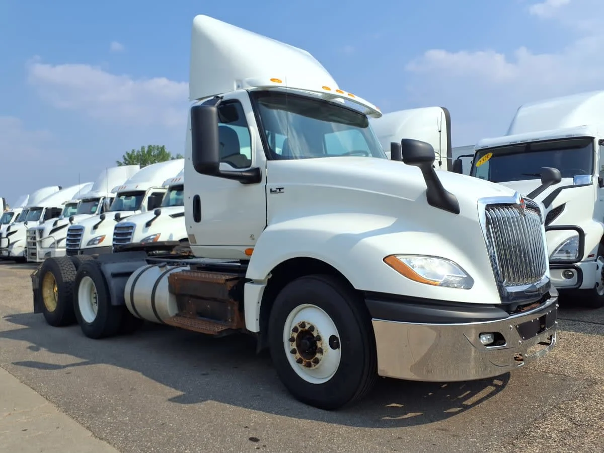 2019 International LT in Minneapolis, MN — photo 3
