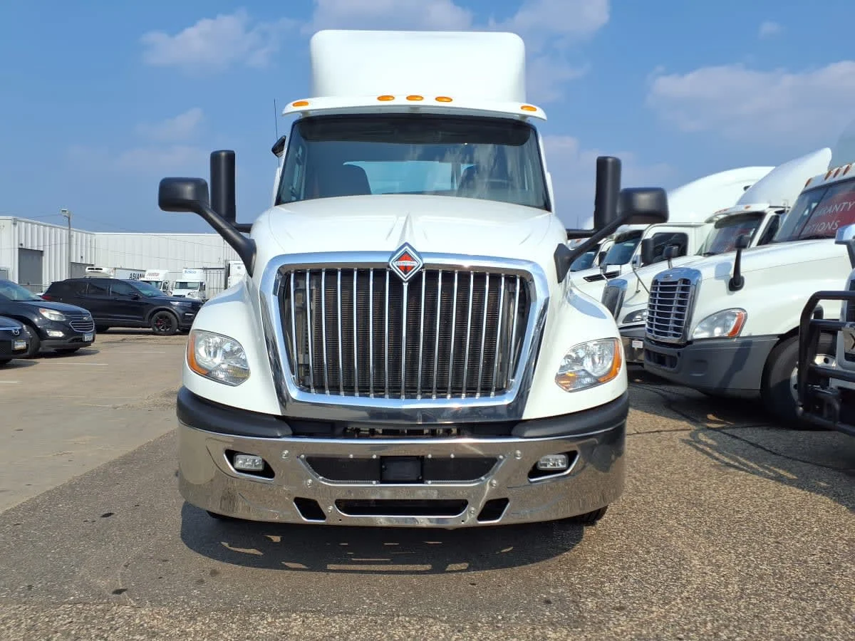 2019 International LT in Minneapolis, MN — photo 2