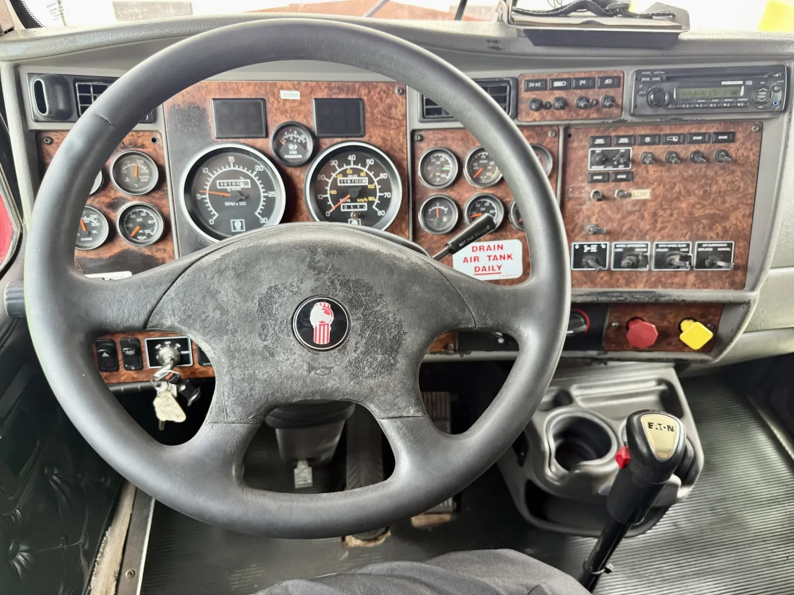 2005 Kenworth T800 in New Lenox, IL — photo 16