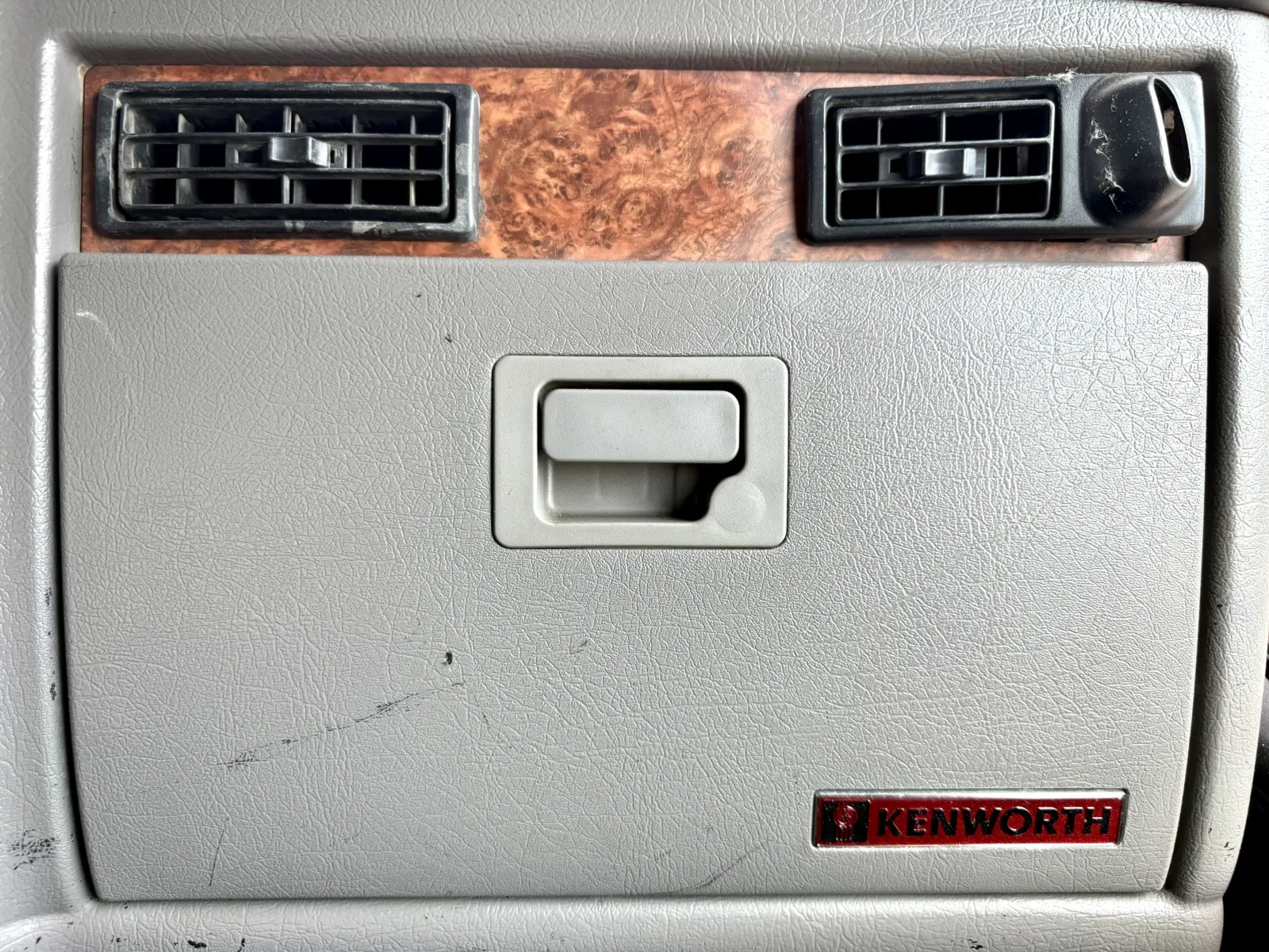 2005 Kenworth T800 in New Lenox, IL — photo 18