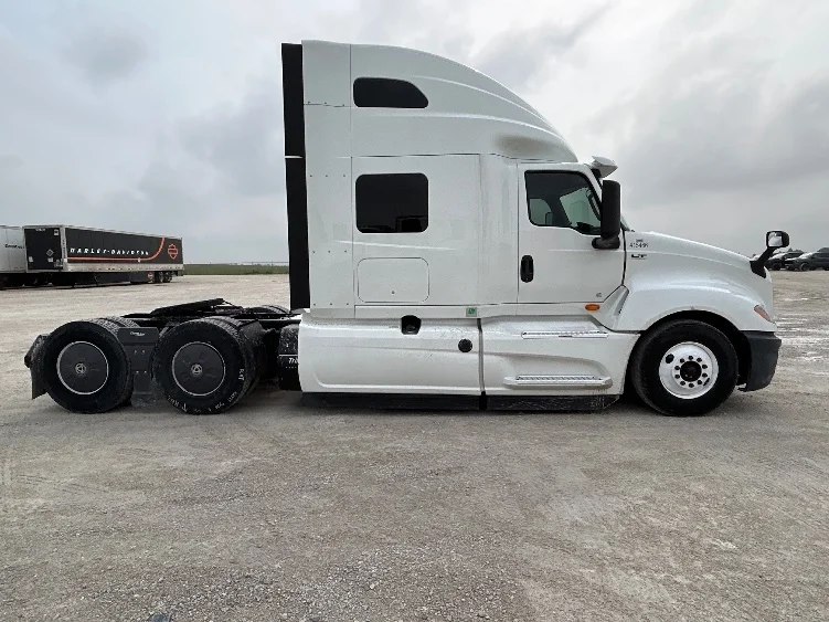 2022 International LT in Sturtevant, WI — photo 8