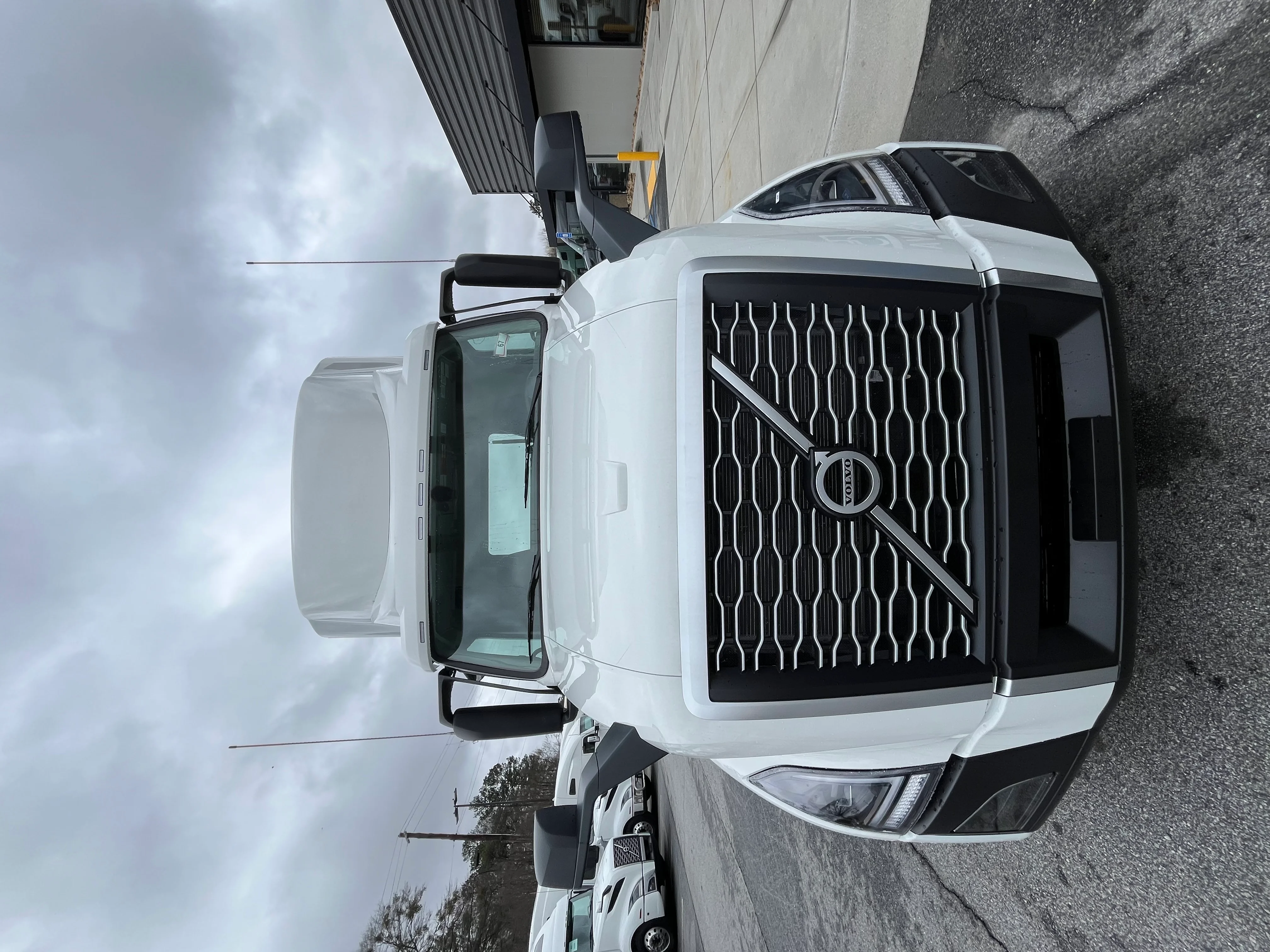 2025 Volvo VNL 300 in Adairsville, GA — photo 8