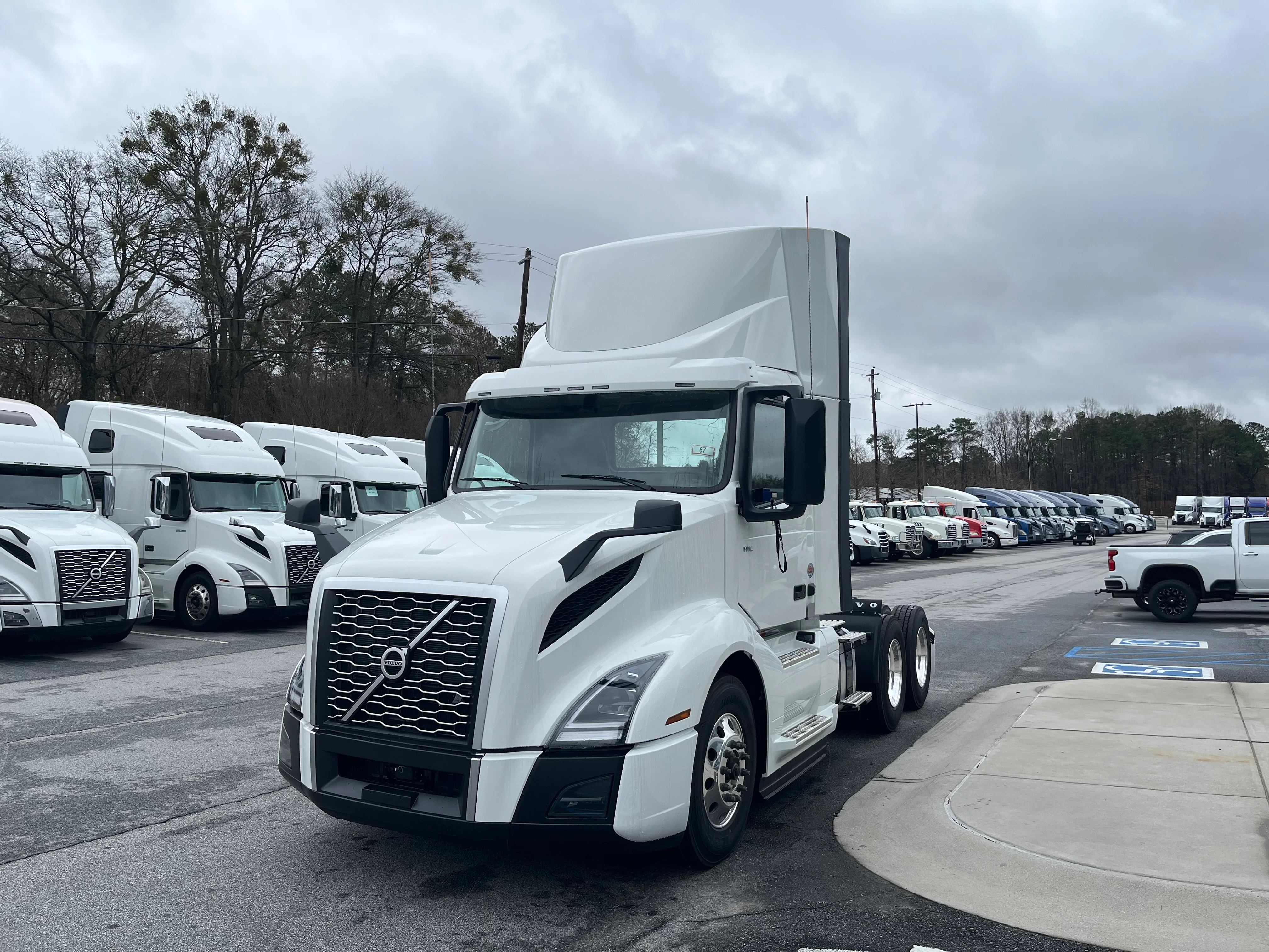 2025 Volvo VNL 300 in Adairsville, GA