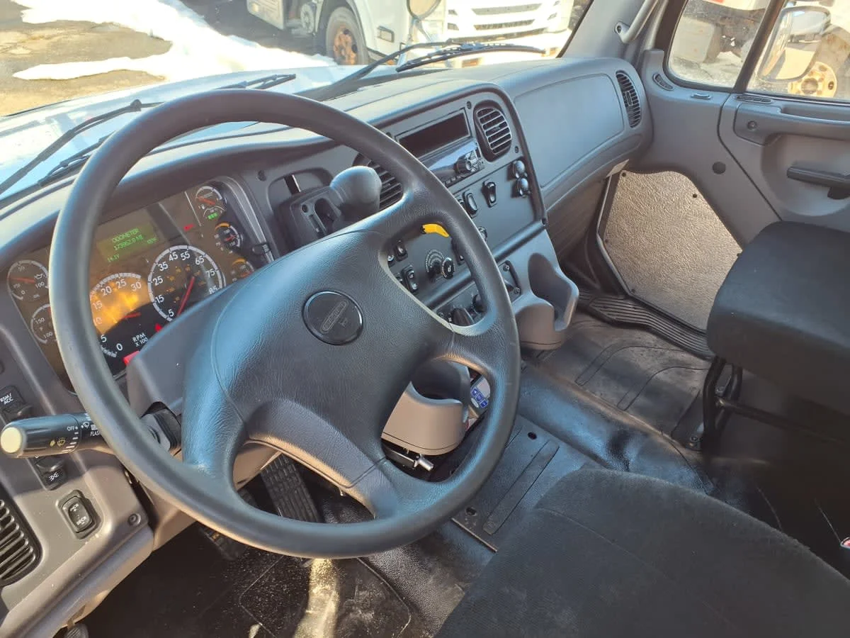 2019 Freightliner M2 106 in Warwick, RI — photo 8