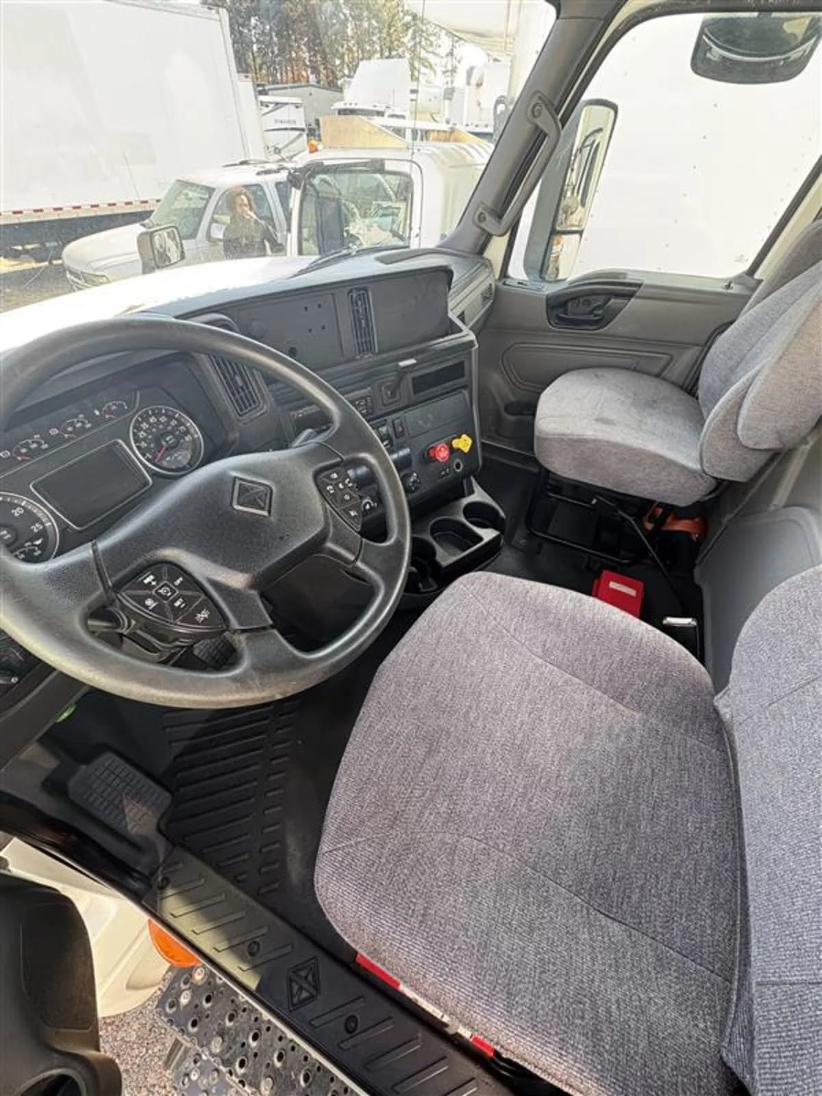 2019 International LT in Ashland, VA — photo 7
