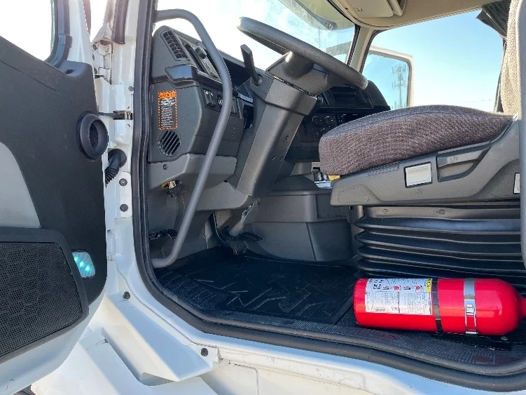 2024 Volvo in Tampa, FL — photo 9