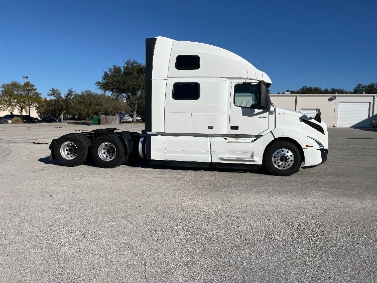 2024 Volvo in Tampa, FL — photo 8