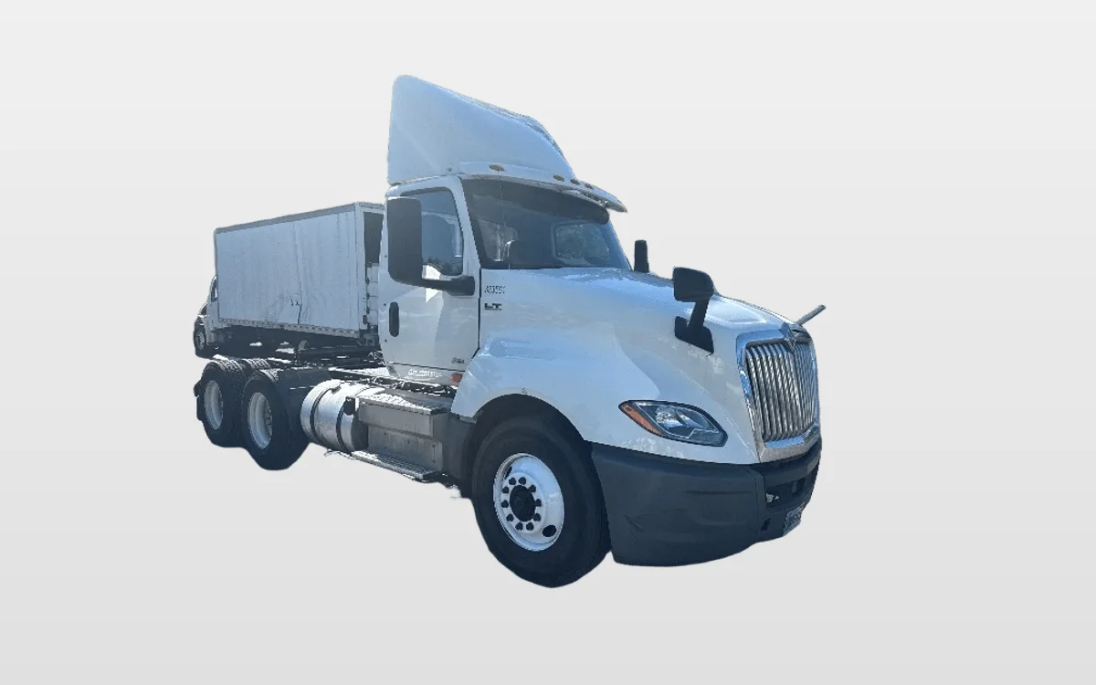 2019 International LT - image 1