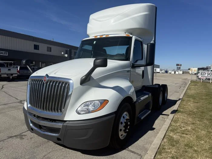 2021 International LT - image 2