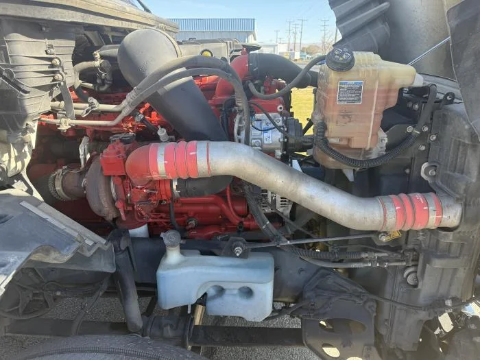 2021 International LT - image 27