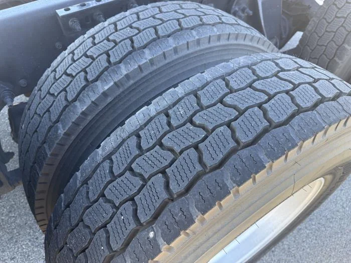 2021 International LT - image 24