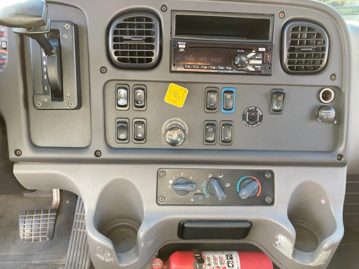 2018 Freightliner M2 106 in Springfield, MA — photo 13