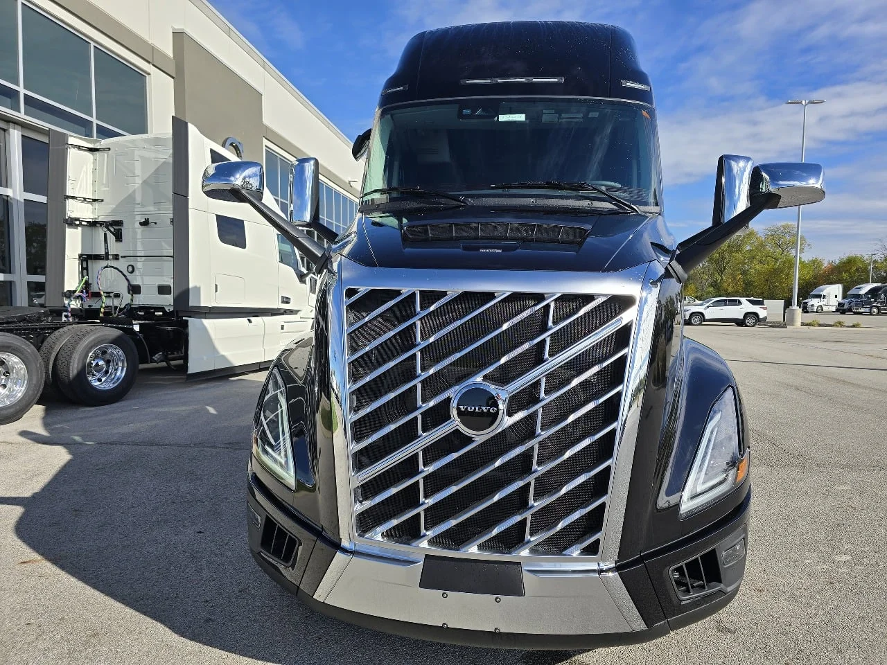 2026 Volvo VNL 660 in Toledo, OH — photo 2
