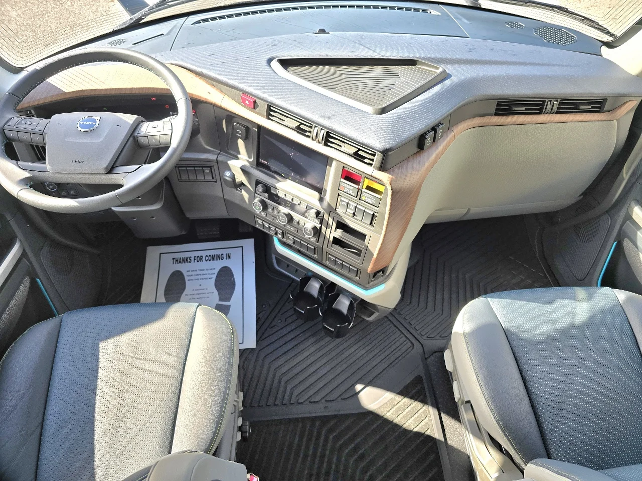 2026 Volvo VNL 660 in Toledo, OH — photo 9