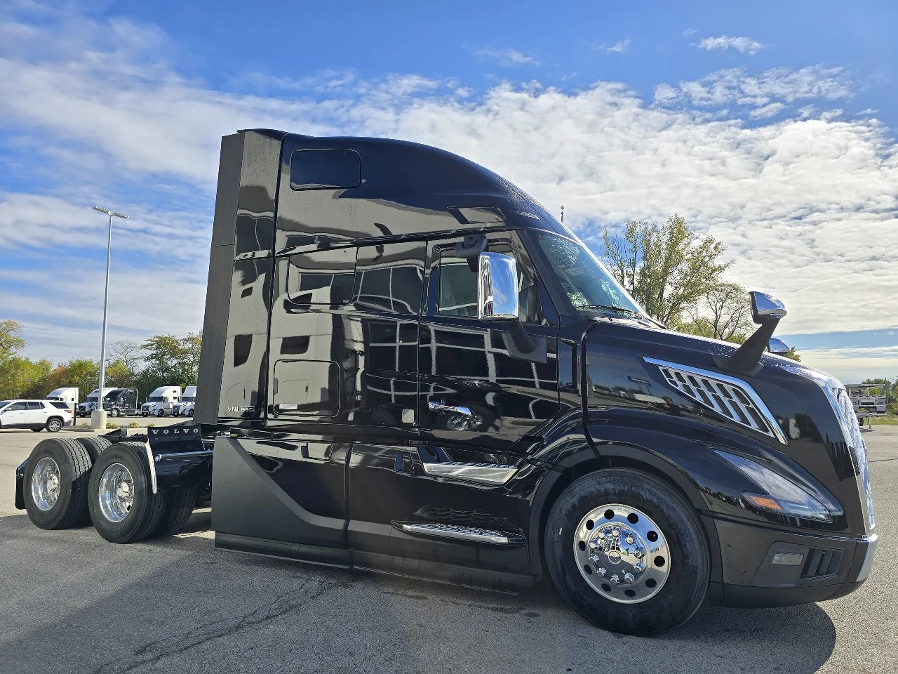 2026 Volvo VNL 660 in Toledo, OH — photo 3