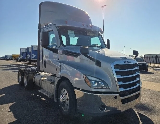 2021 Freightliner Cascadia in Kansas City, MO