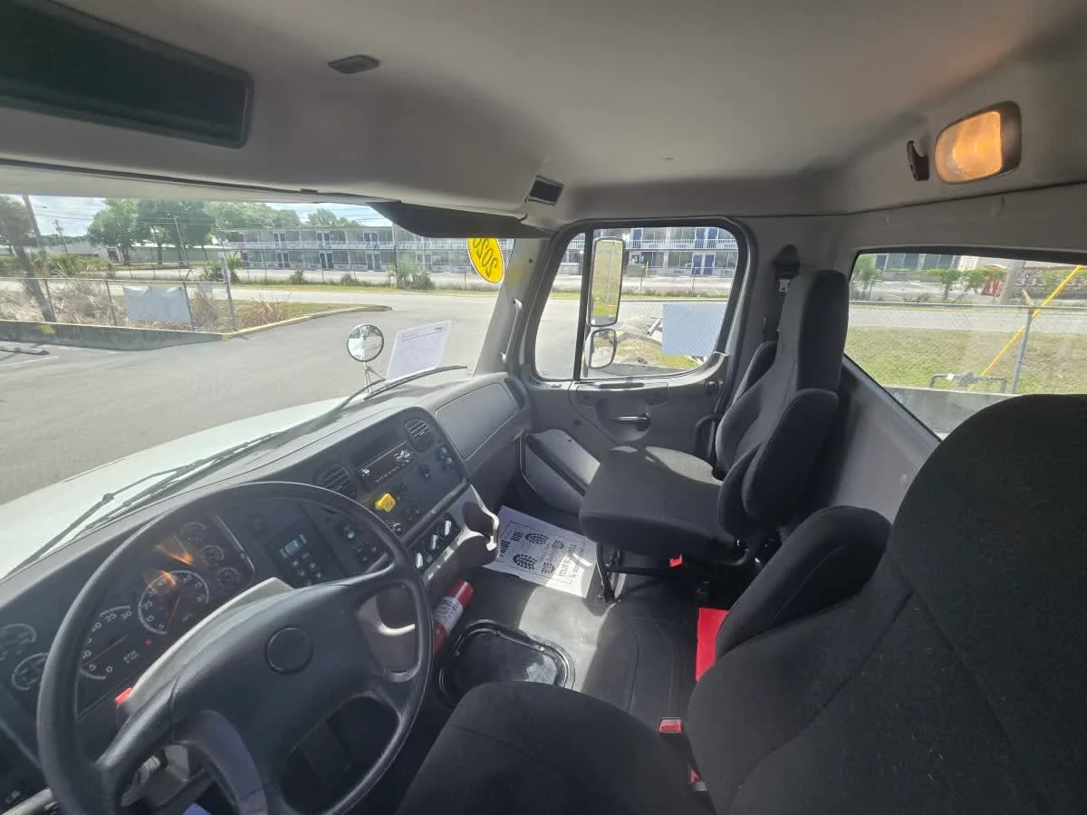 2020 Freightliner M2 106 in Tampa, FL — photo 7