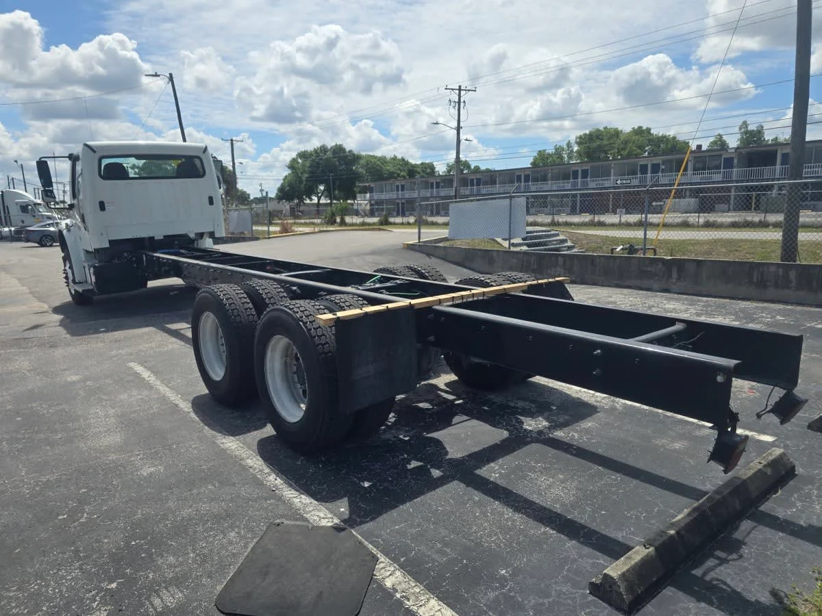 2020 Freightliner M2 106 in Tampa, FL — photo 4