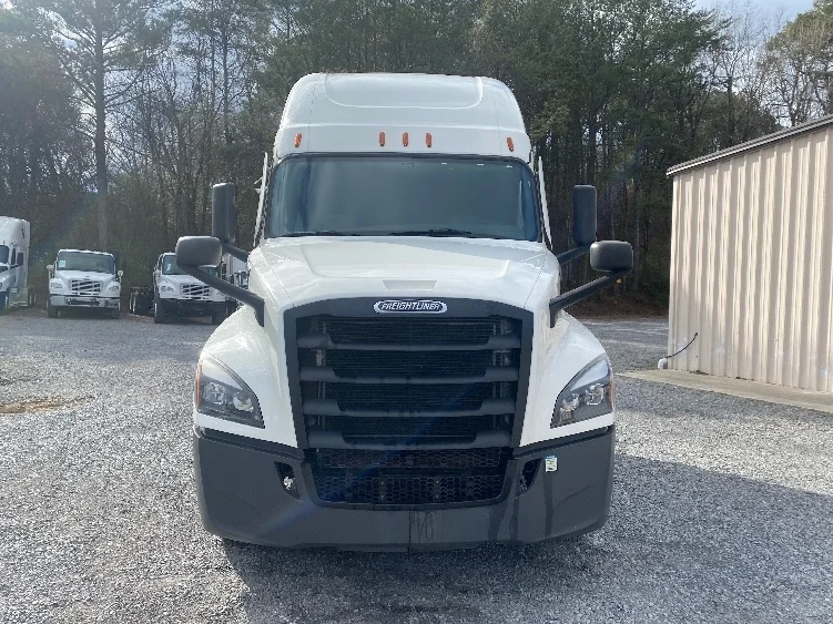 2022 Freightliner Cascadia - image 2